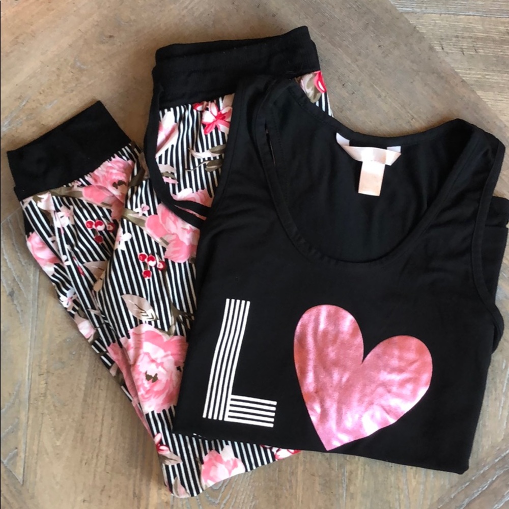 LOVE Two Piece Pajamas Size Small Juniors